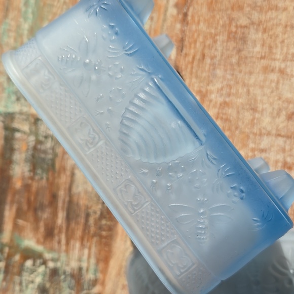 INDIANA GLASS Tiara Blue Satin Beehive Covered CANDY DISH - Picture 3 of 6